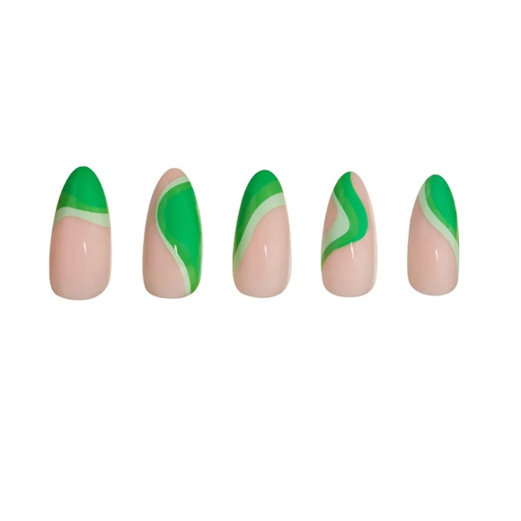 Groovy Green press on reuseable press on nails by Glamnetic - Picture 7 of 8